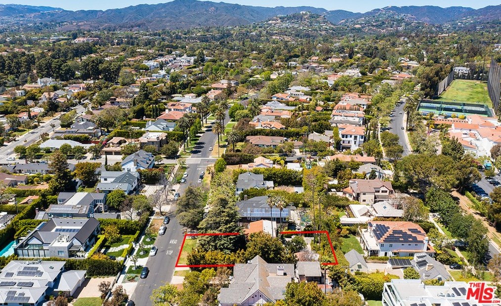 626 Moreno Ave, Los Angeles CA  90049-4832 exterior