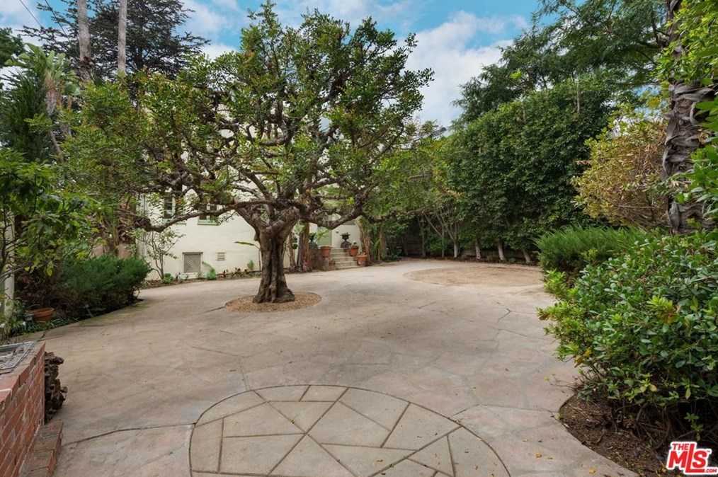 626 Moreno Ave, Los Angeles CA  90049-4832 exterior