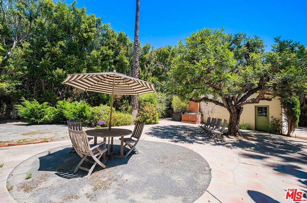 626 Moreno Ave, Los Angeles CA  90049-4832 exterior