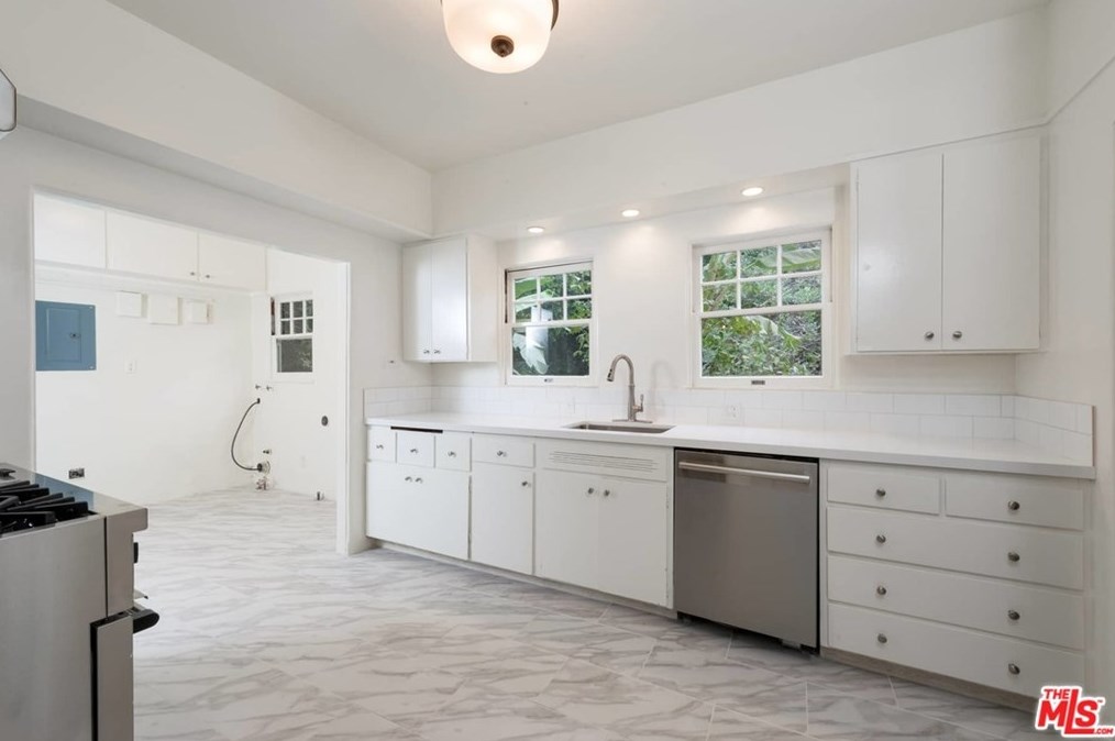 626 Moreno Ave, Los Angeles CA  90049-4832 exterior