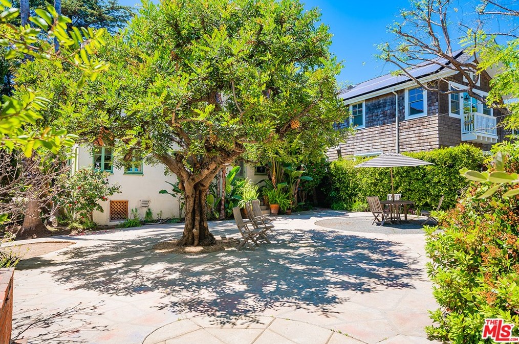 626 Moreno Ave, Los Angeles CA  90049-4832 exterior