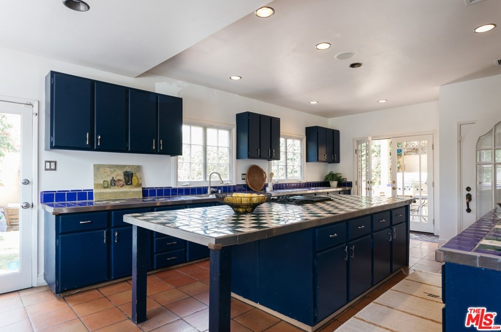 163 Larchmont Blvd, Los Angeles CA  90004-3704 exterior