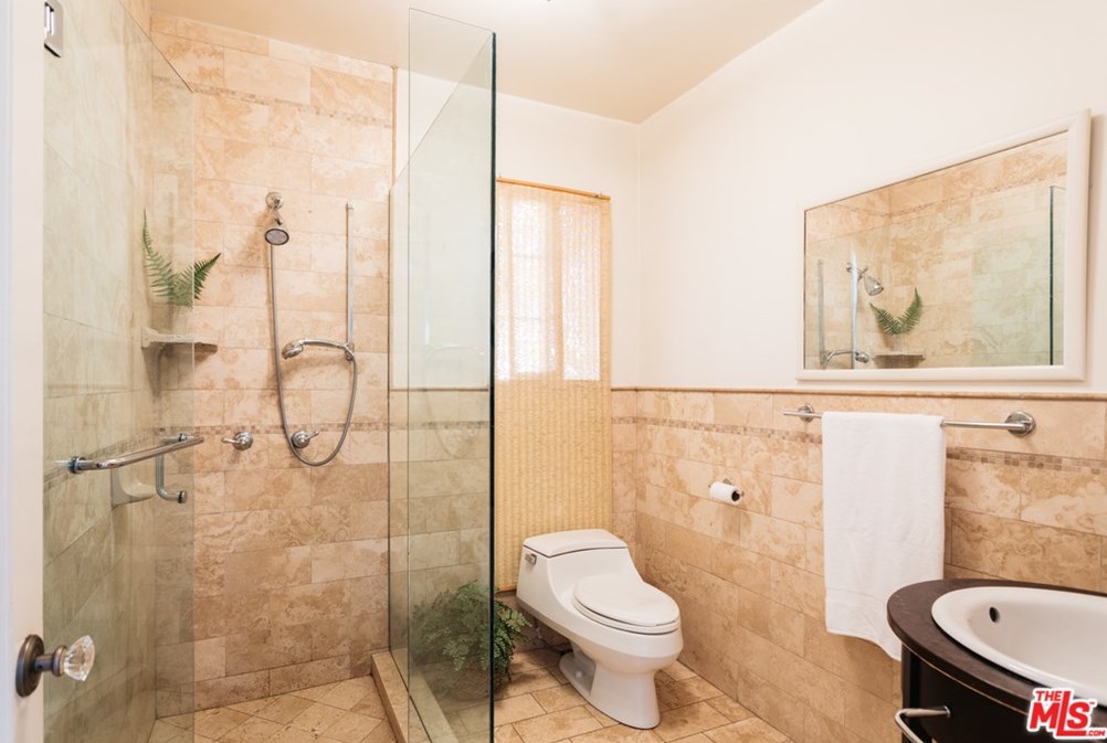 163 Larchmont Blvd, Los Angeles CA  90004-3704 exterior