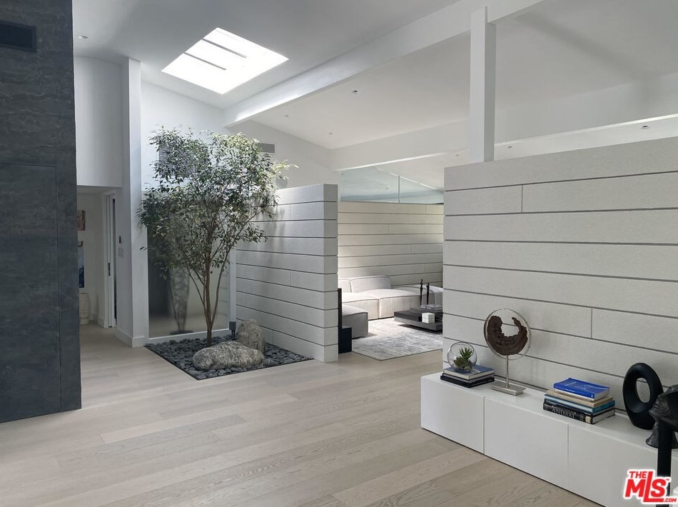 3544 Cody Rd, Van Nuys CA  91403-5012 exterior