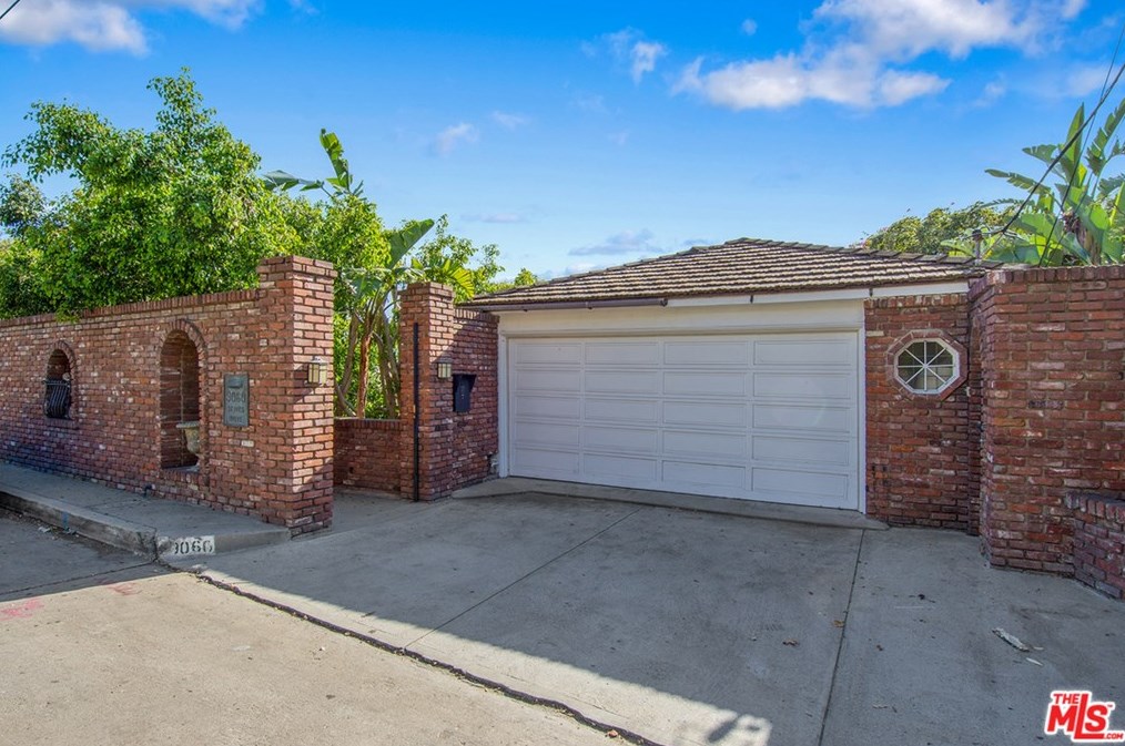 9060 St Ives Dr, Los Angeles, CA 90069-1705