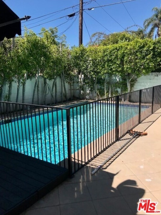 333 Crescent Dr, Beverly Hills CA  90210-4855 exterior