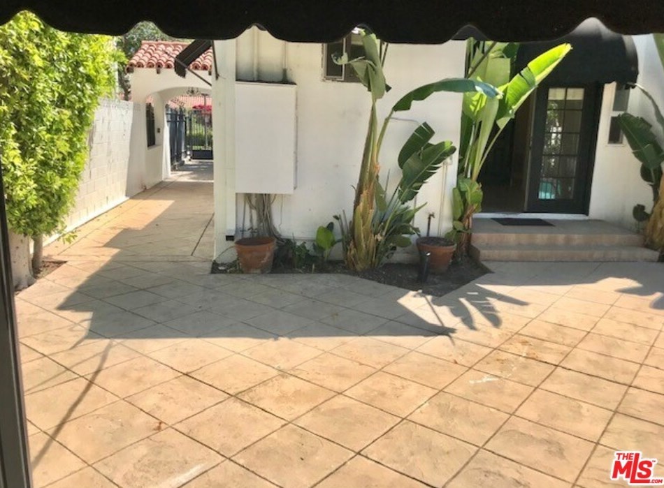 333 Crescent Dr, Beverly Hills CA  90210-4855 exterior