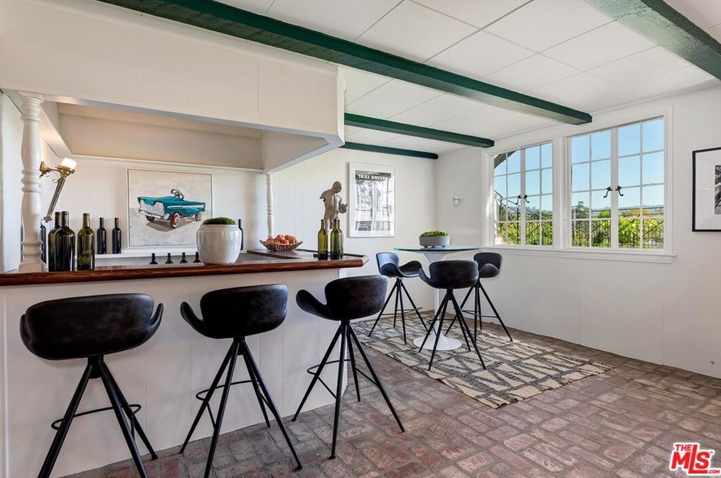 10557 Wyton Dr, Los Angeles CA  90024-2529 exterior