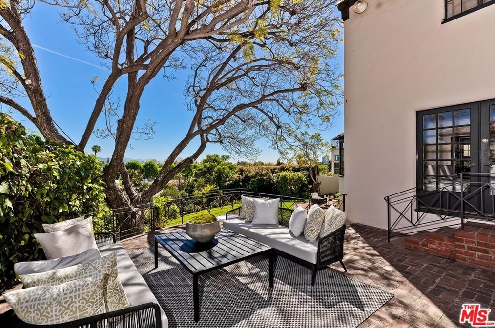 10557 Wyton Dr, Los Angeles CA  90024-2529 exterior