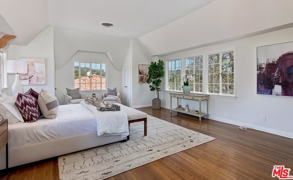 10557 Wyton Dr, Los Angeles CA  90024-2529 exterior