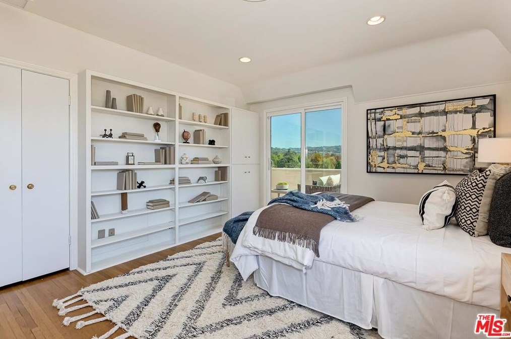 10557 Wyton Dr, Los Angeles CA  90024-2529 exterior