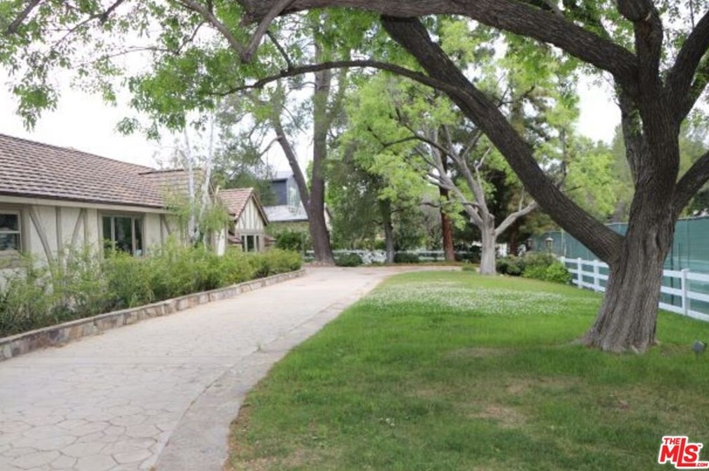 5287 Round Meadow Rd, Calabasas, CA 91302-1163
