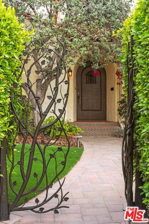 1042 Ridgeley Dr, Los Angeles, CA 90019-2509