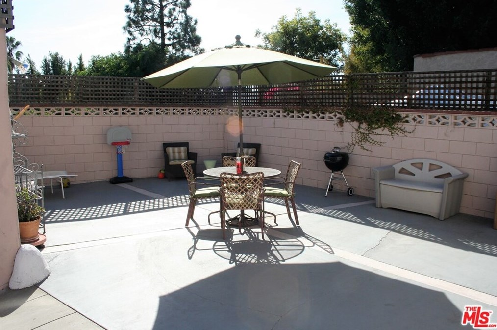 3085 St George St, Los Angeles CA  90027-3322 exterior