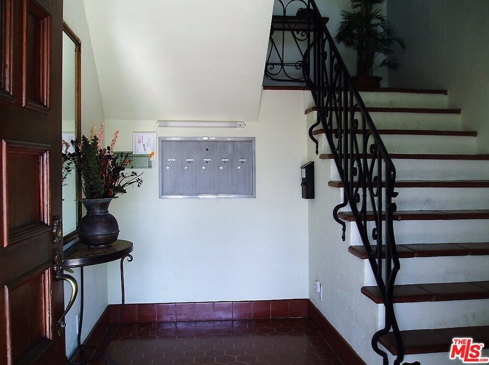 3085 St George St, Los Angeles CA  90027-2532 exterior