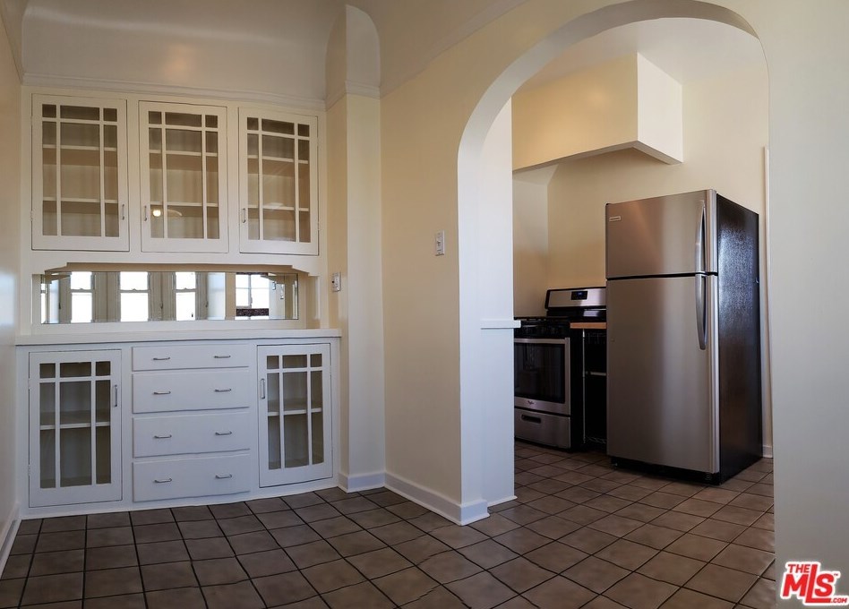 3085 St George St, Los Angeles CA  90027-3322 exterior