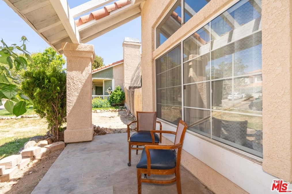 1208 Garnet Ave, Palmdale, CA 93550-7710