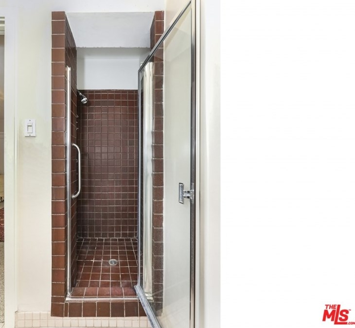 2226 Cheswic Ln, Los Angeles CA  90027-1134 exterior