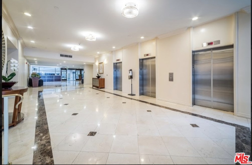 600 9th St, Los Angeles CA  90015-1820 exterior