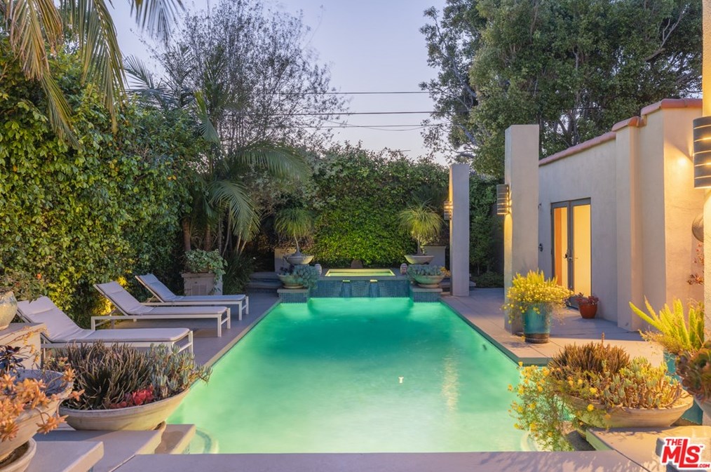 1325 Orange Dr, Los Angeles, CA 90019-2902