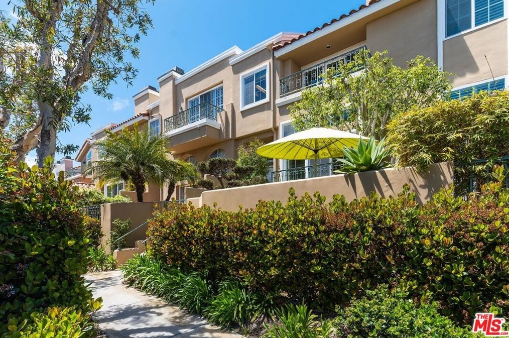 6056 Panorama Dr, Huntington Beach, CA 92648-5530