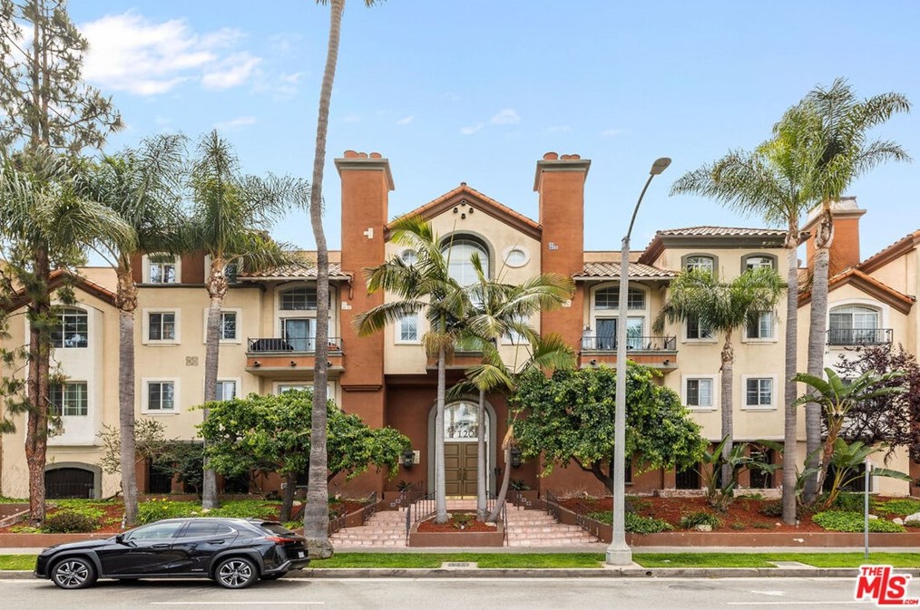 7120 La Tijera Blvd, Los Angeles CA  90045-2160 exterior