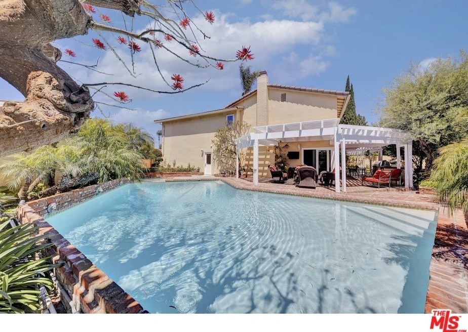 6971 Lafayette Dr, Huntington Beach, CA 92647-4049