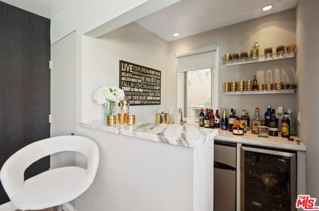 640 Bundy Dr, Los Angeles CA  90049-2317 exterior