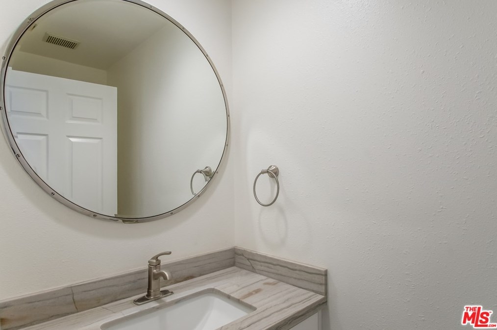 850 Poinsettia Pl, Los Angeles CA  90046-7658 exterior