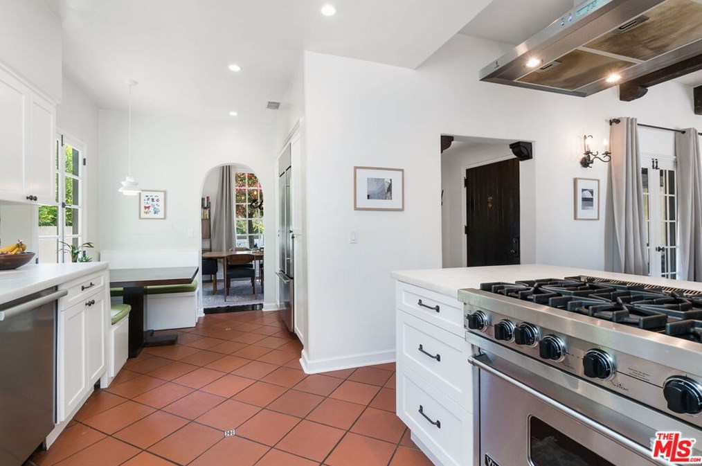 320 Edinburgh Ave, Los Angeles CA  90048-2302 exterior