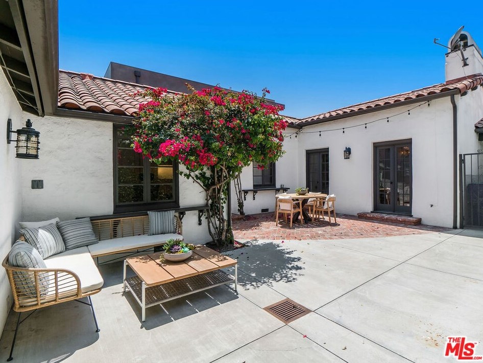 320 Edinburgh Ave, Los Angeles CA  90048-2302 exterior