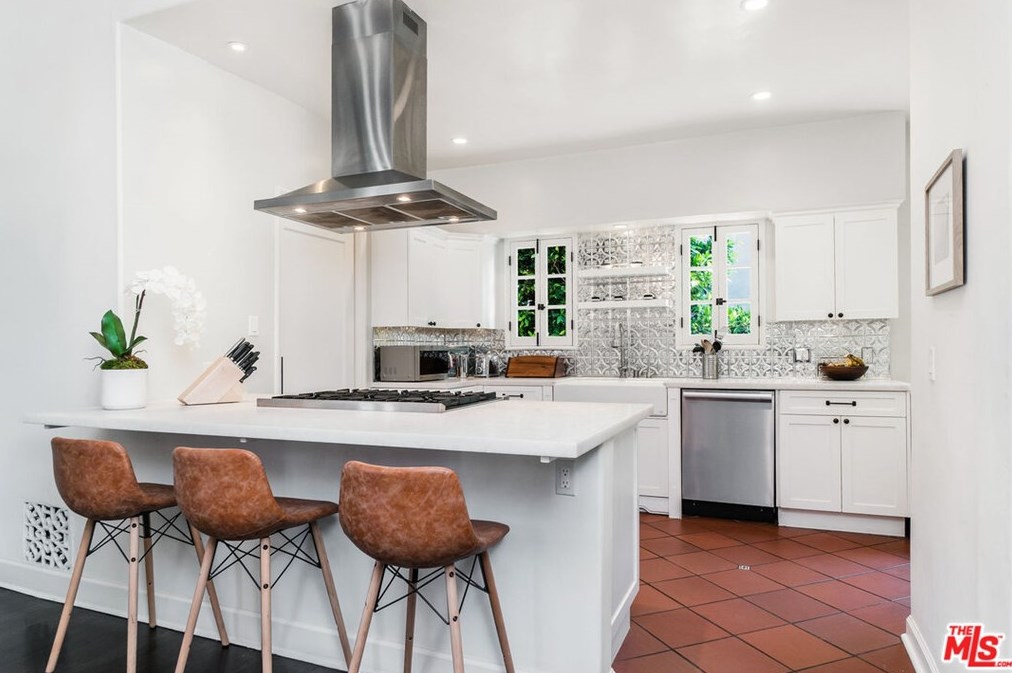 320 Edinburgh Ave, Los Angeles CA  90048-2302 exterior