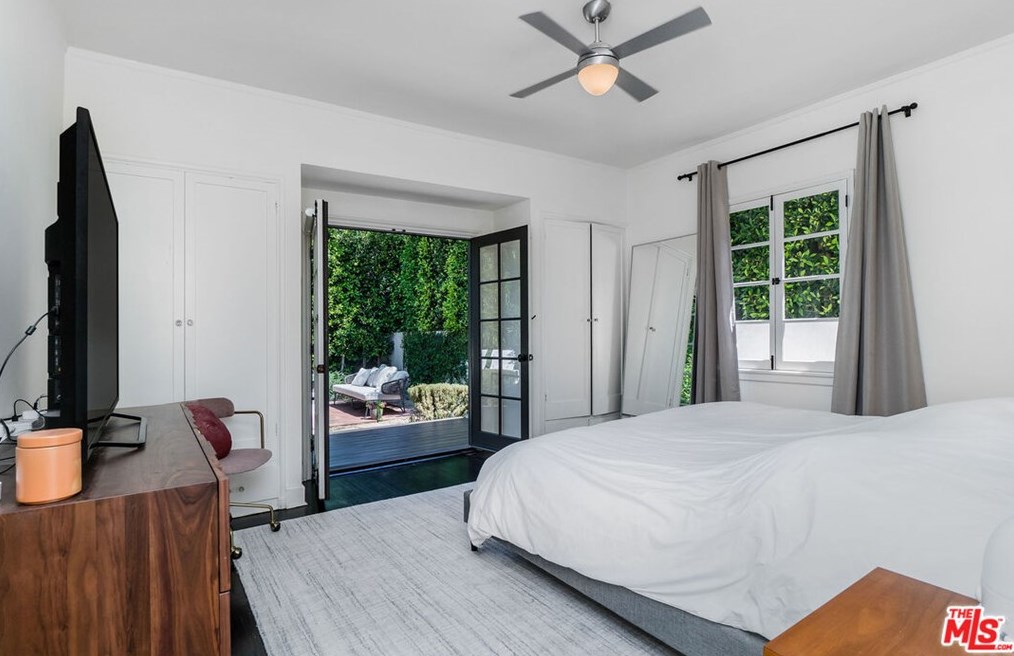 320 Edinburgh Ave, Los Angeles CA  90048-2302 exterior
