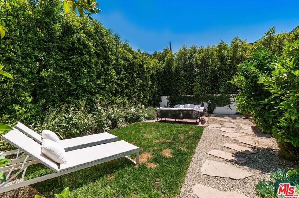 320 Edinburgh Ave, Los Angeles CA  90048-2302 exterior