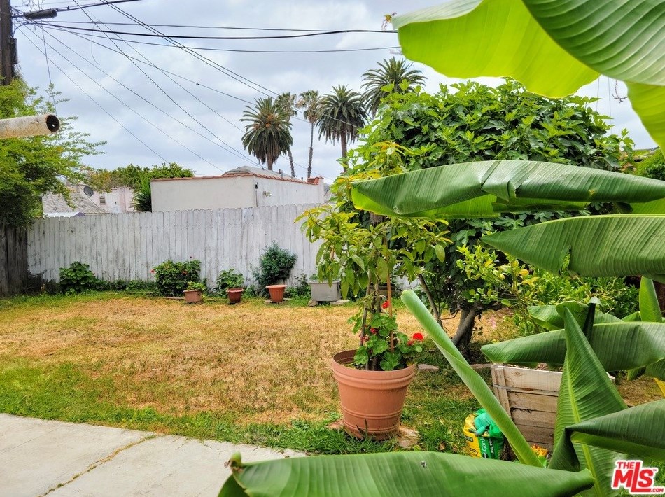 1114 84th St, Los Angeles, CA 90001-3714