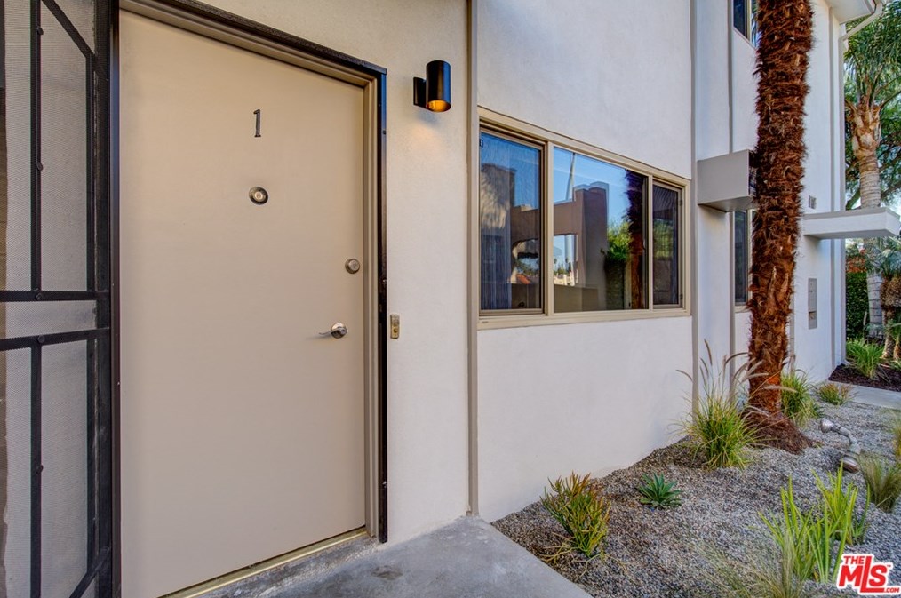 2230 Redondo Blvd, Los Angeles, CA 90016-1248