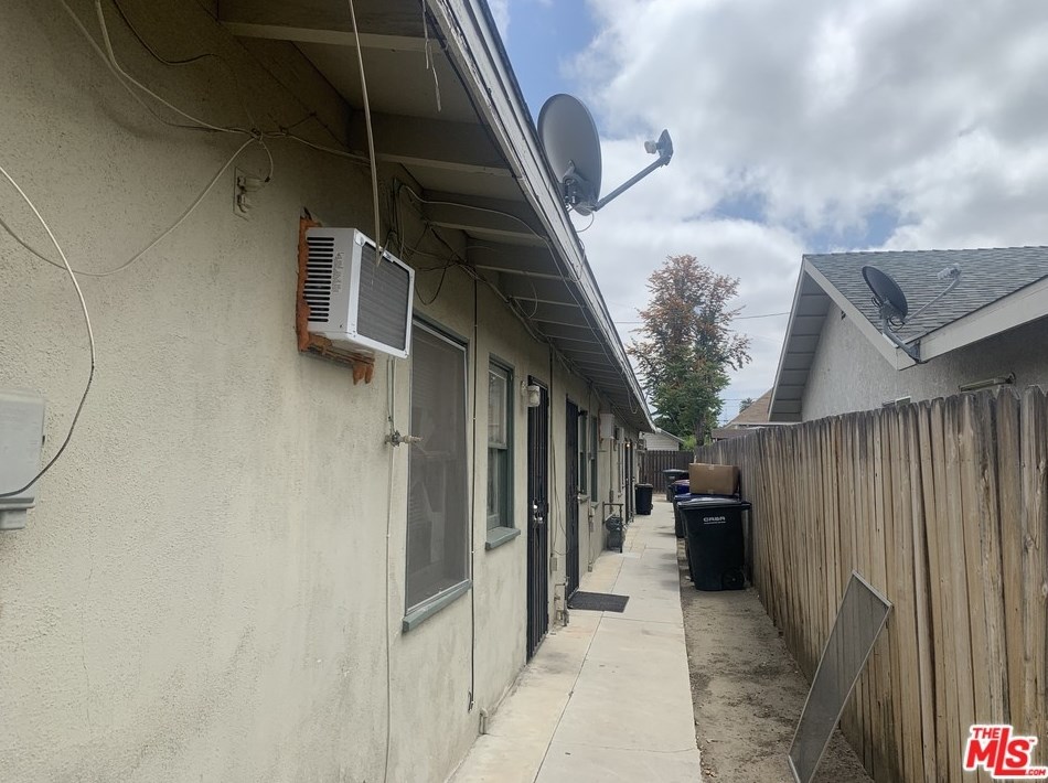 222 Alessandro St, Hemet, CA 92543-4167