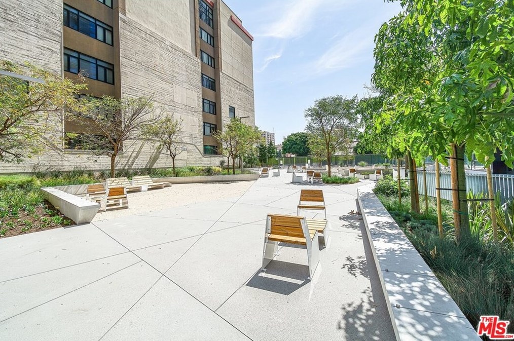 1100 Grand Ave, Los Angeles CA  90015-2104 exterior
