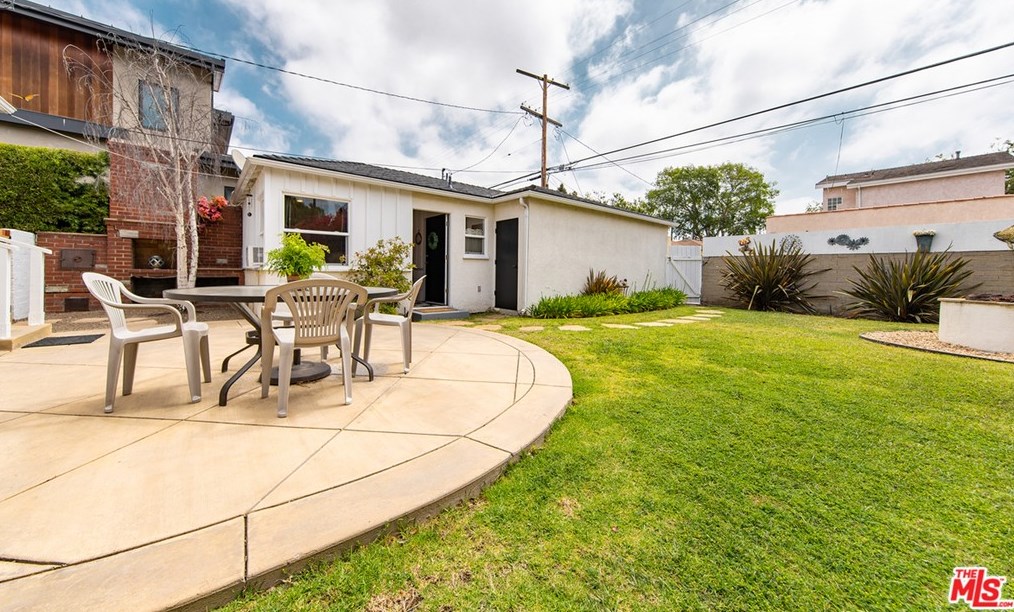 10962 Pickford Way, Los Angeles CA  90230-4942 exterior