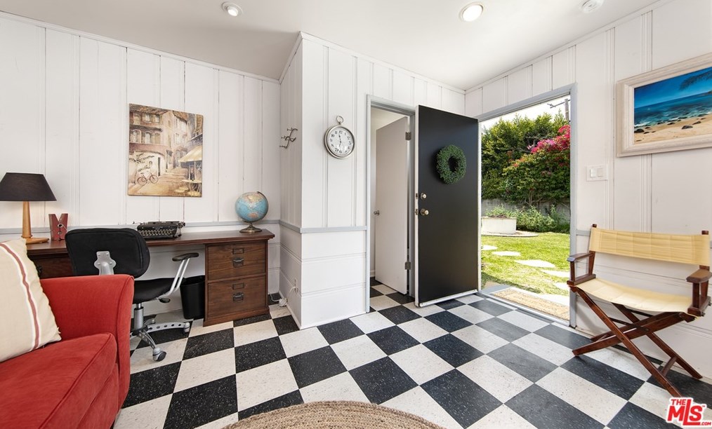 10962 Pickford Way, Los Angeles CA  90230-4942 exterior