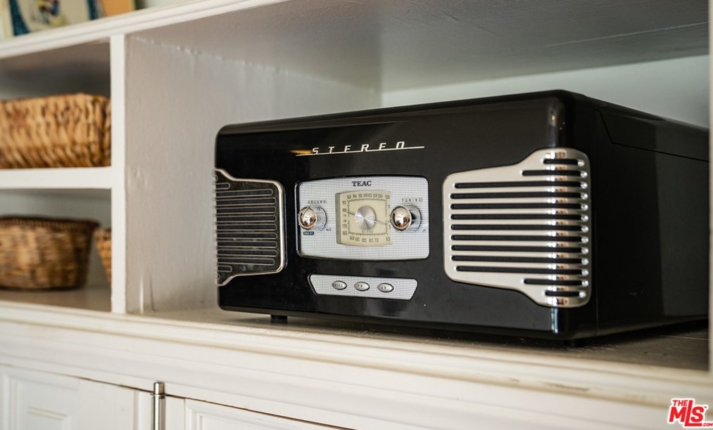 10962 Pickford Way, Los Angeles CA  90230-4942 exterior