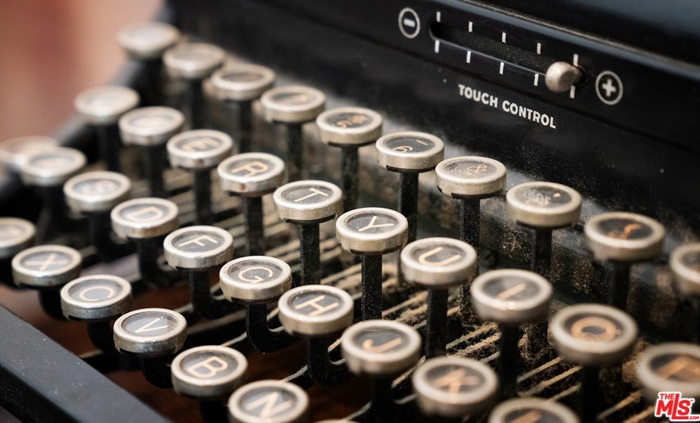 10962 Pickford Way, Los Angeles CA  90230-4942 exterior