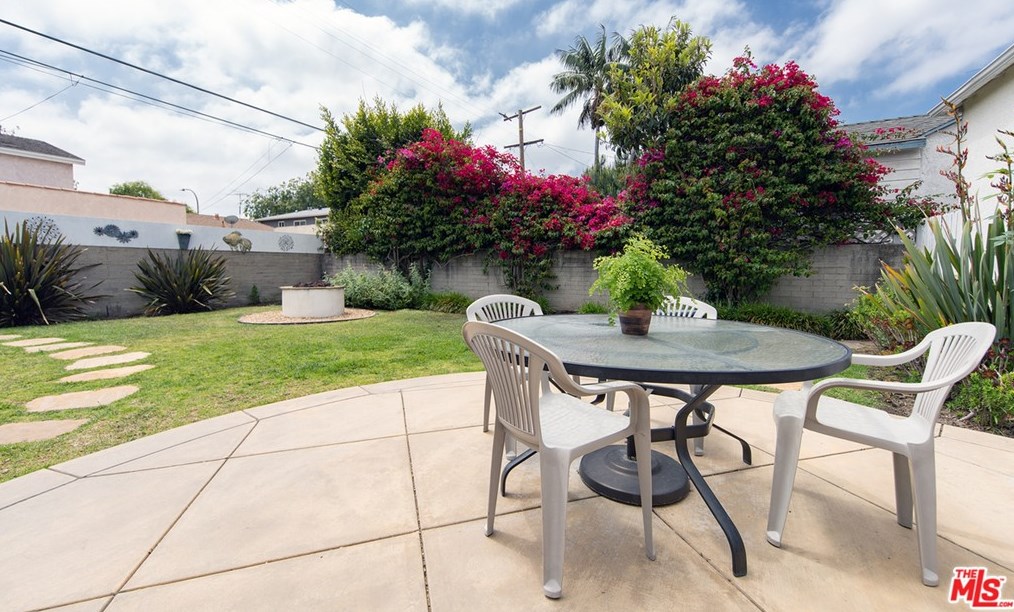 10962 Pickford Way, Los Angeles CA  90230-4942 exterior