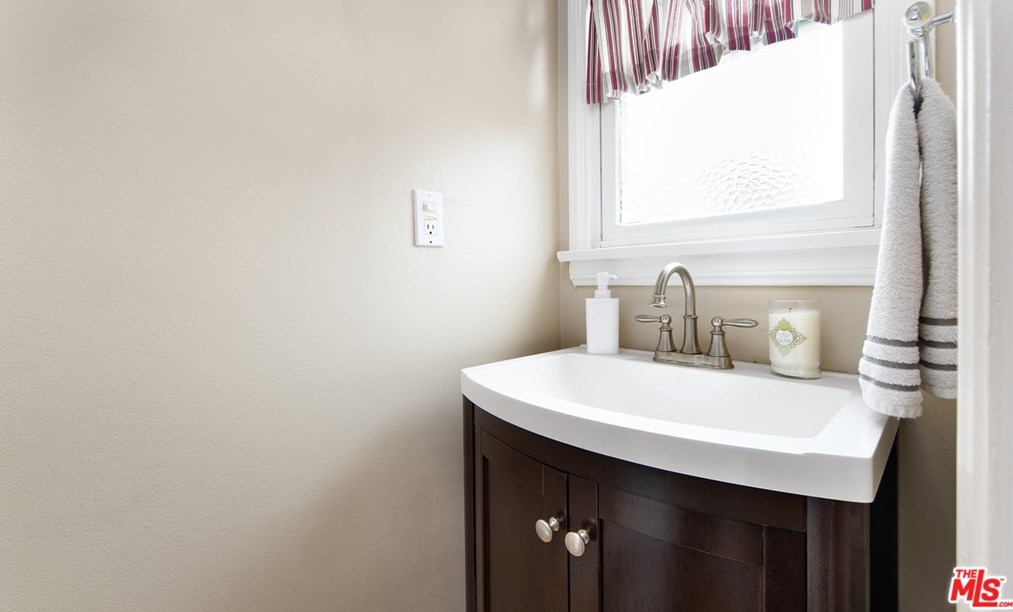 10962 Pickford Way, Los Angeles CA  90230-4942 exterior