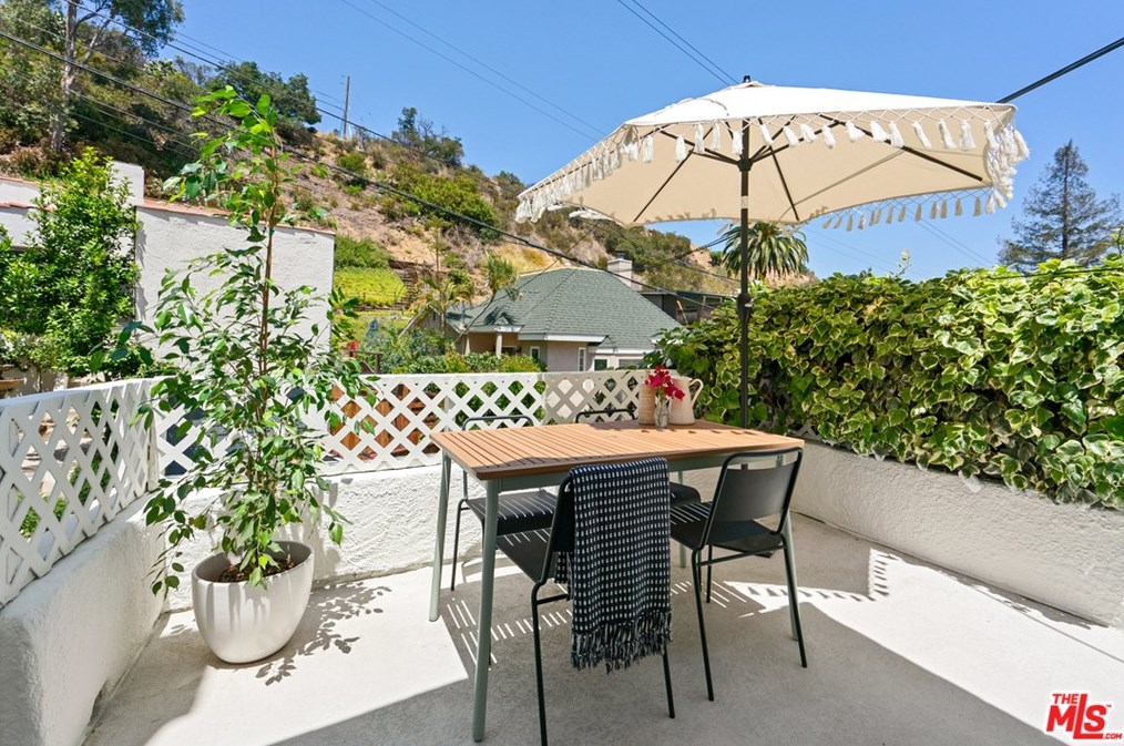 6170 Glen Oak St, Los Angeles, CA 90068-2317
