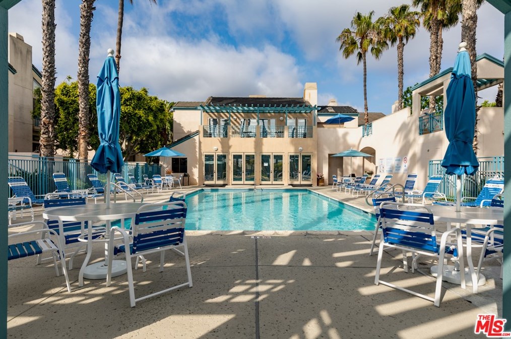 7309 Hannum Ave, Los Angeles CA  90230-6150 exterior