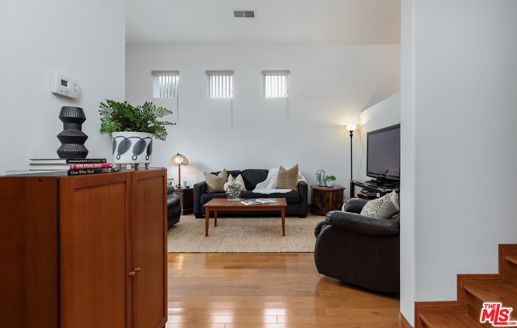 7309 Hannum Ave, Los Angeles CA  90230-6150 exterior