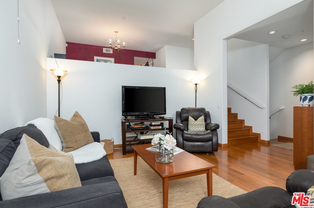 7309 Hannum Ave, Los Angeles CA  90230-6150 exterior