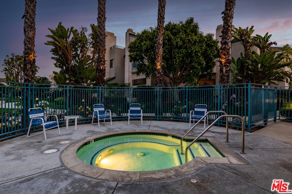 7309 Hannum Ave, Los Angeles CA  90230-6150 exterior