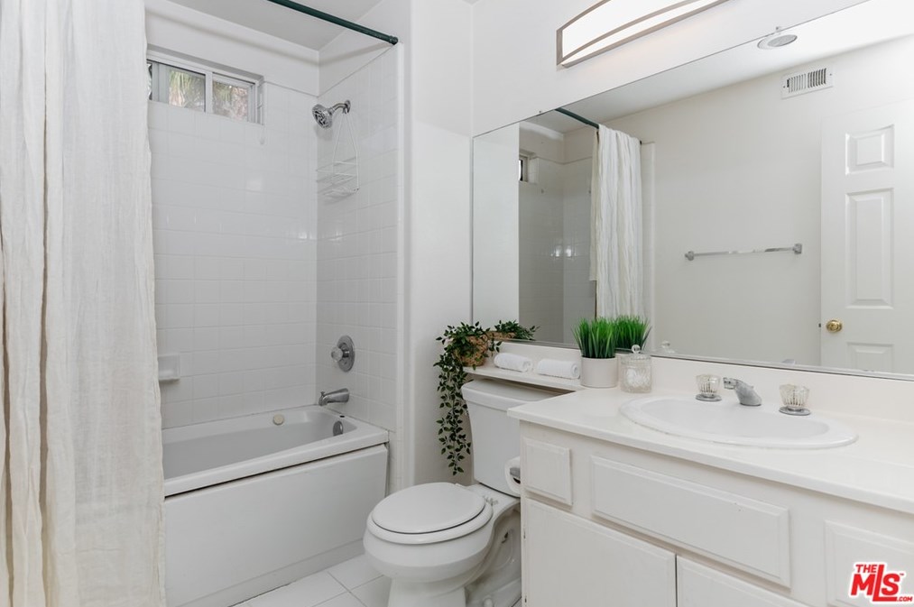 7309 Hannum Ave, Los Angeles CA  90230-6150 exterior